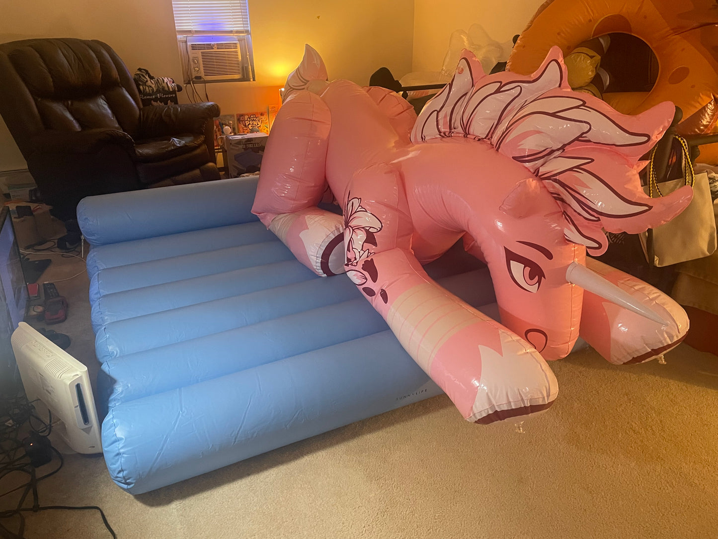 Spring Lily video “The Einhorn”